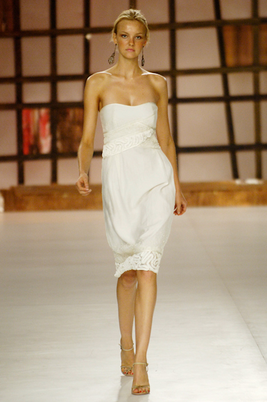 desfiles-gisellenasser-saopauloverao2006rtw-100