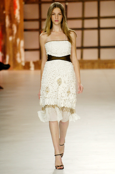 desfiles-gisellenasser-saopauloverao2006rtw-105