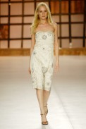desfiles-gisellenasser-saopauloverao2006rtw-108