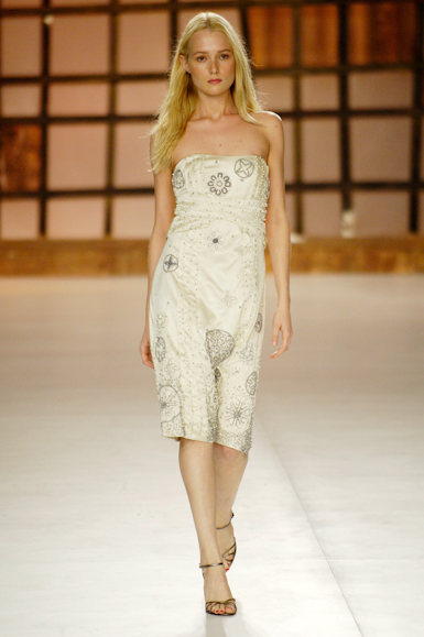 desfiles-gisellenasser-saopauloverao2006rtw-108