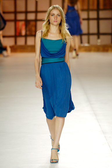 desfiles-gisellenasser-saopauloverao2006rtw-121