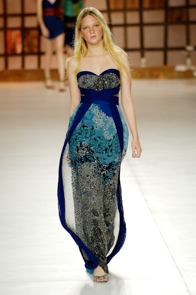 desfiles-gisellenasser-saopauloverao2006rtw-122