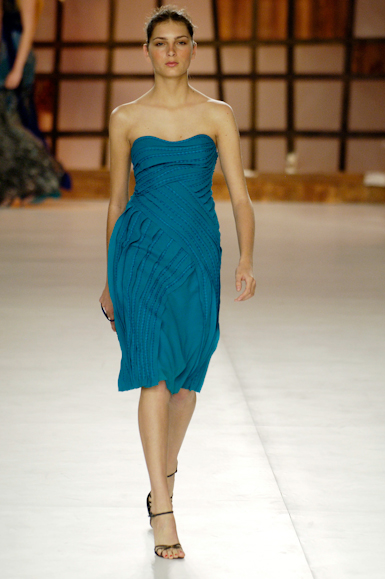 desfiles-gisellenasser-saopauloverao2006rtw-124