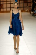 desfiles-gisellenasser-saopauloverao2006rtw-128