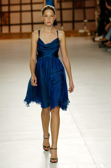 desfiles-gisellenasser-saopauloverao2006rtw-128
