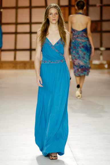 desfiles-gisellenasser-saopauloverao2006rtw-129