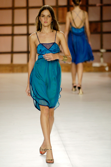 desfiles-gisellenasser-saopauloverao2006rtw-130