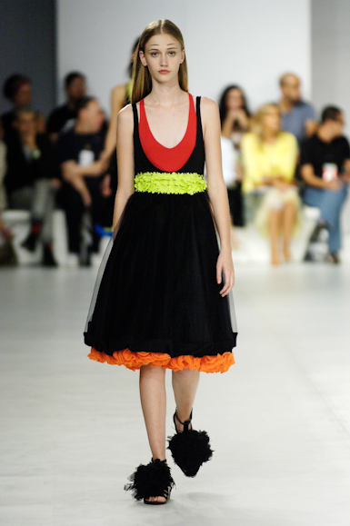 desfiles-gloriacoelho-saopauloverao2006rtw-104