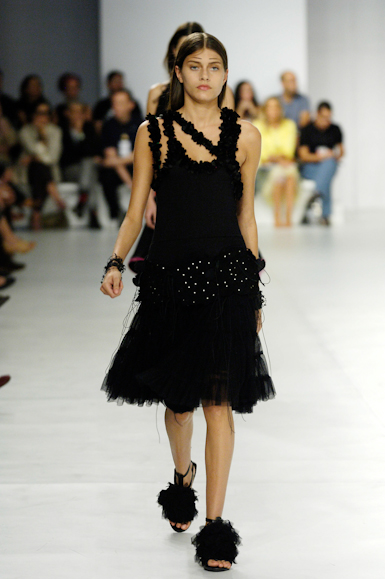 desfiles-gloriacoelho-saopauloverao2006rtw-106