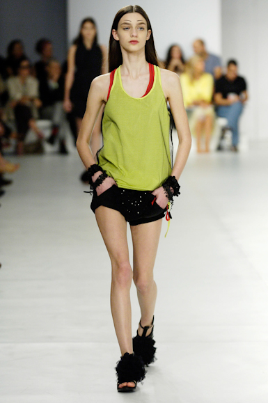 desfiles-gloriacoelho-saopauloverao2006rtw-108