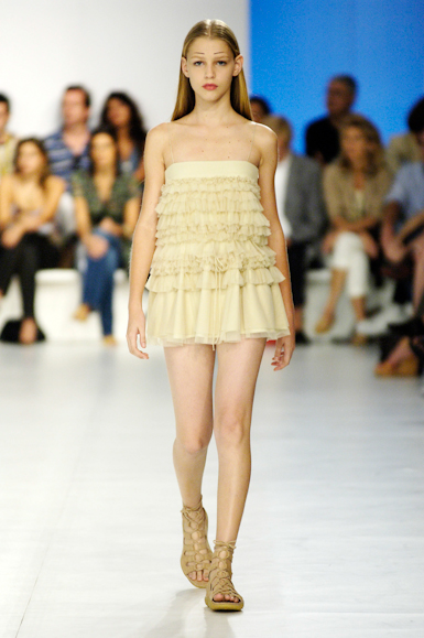 desfiles-gloriacoelho-saopauloverao2006rtw-116