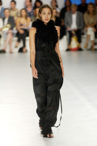 desfiles-gloriacoelho-saopauloverao2006rtw-125