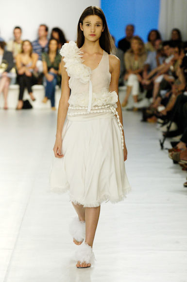 desfiles-gloriacoelho-saopauloverao2006rtw-132
