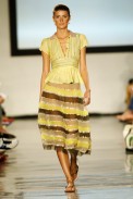 desfiles-isabelacapeto-saopauloverao2006rtw-100