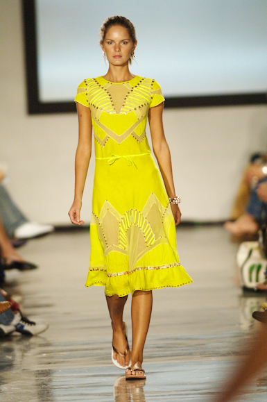 desfiles-isabelacapeto-saopauloverao2006rtw-105