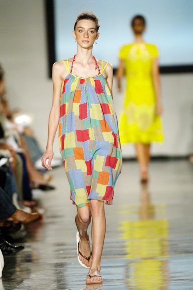 desfiles-isabelacapeto-saopauloverao2006rtw-109