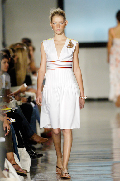desfiles-isabelacapeto-saopauloverao2006rtw-111