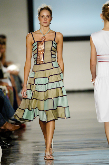 desfiles-isabelacapeto-saopauloverao2006rtw-116