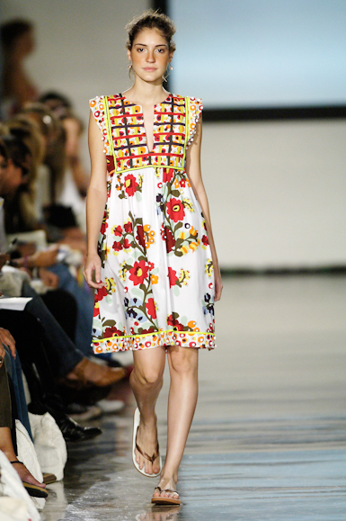 desfiles-isabelacapeto-saopauloverao2006rtw-123