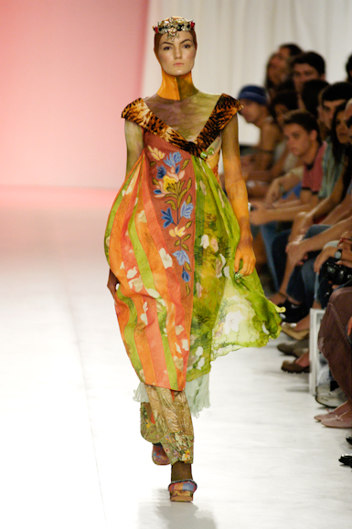 desfiles-linovillaventura-saopauloverao2006rtw-105