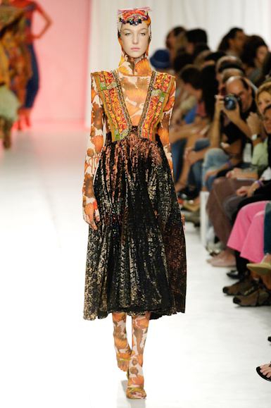 desfiles-linovillaventura-saopauloverao2006rtw-108