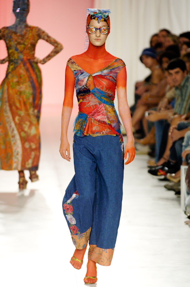 desfiles-linovillaventura-saopauloverao2006rtw-109