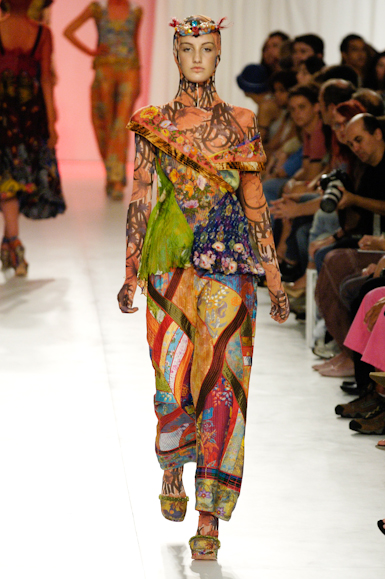 desfiles-linovillaventura-saopauloverao2006rtw-110