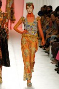 desfiles-linovillaventura-saopauloverao2006rtw-111