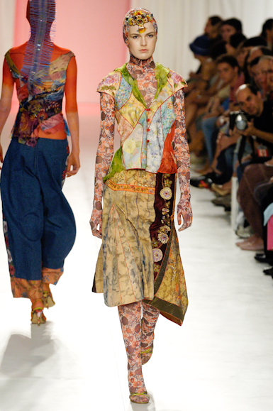 desfiles-linovillaventura-saopauloverao2006rtw-112