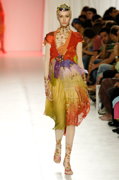 desfiles-linovillaventura-saopauloverao2006rtw-114
