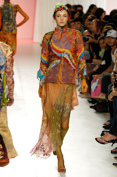 desfiles-linovillaventura-saopauloverao2006rtw-116