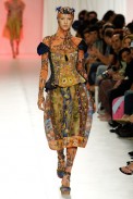 desfiles-linovillaventura-saopauloverao2006rtw-117