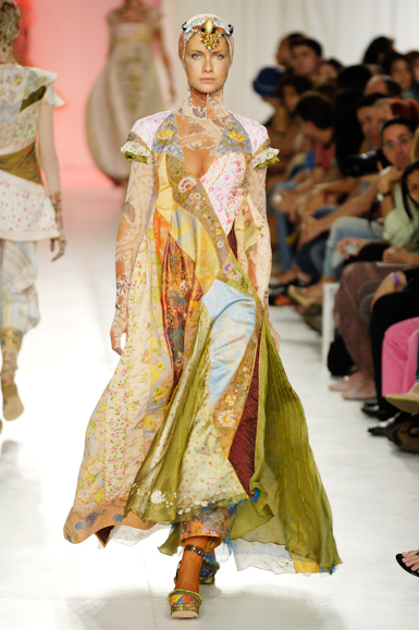 desfiles-linovillaventura-saopauloverao2006rtw-123