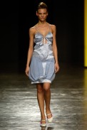 desfiles-mareunitschke-saopauloverao2006rtw-100