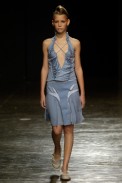 desfiles-mareunitschke-saopauloverao2006rtw-101