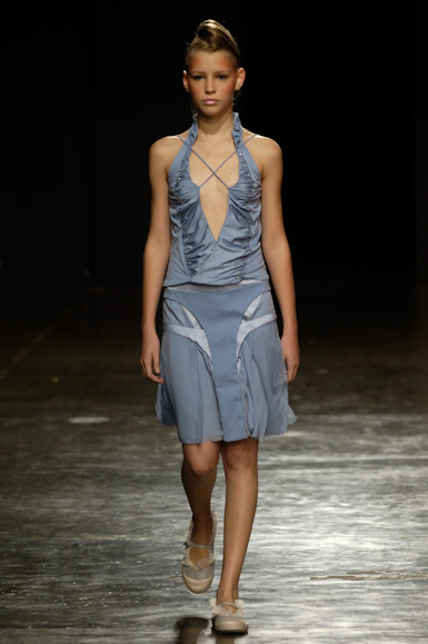 desfiles-mareunitschke-saopauloverao2006rtw-101