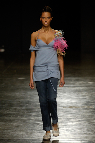 desfiles-mareunitschke-saopauloverao2006rtw-102