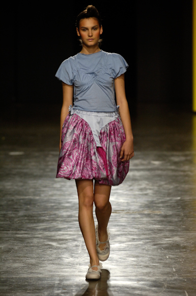 desfiles-mareunitschke-saopauloverao2006rtw-104