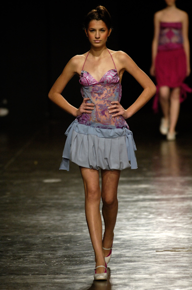 desfiles-mareunitschke-saopauloverao2006rtw-107