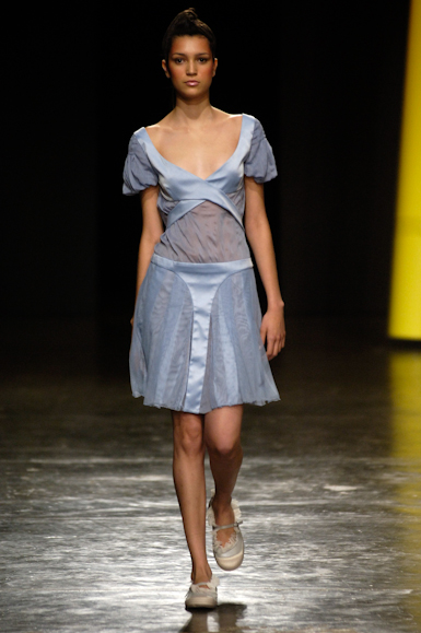 desfiles-mareunitschke-saopauloverao2006rtw-110