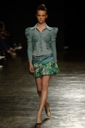 desfiles-mareunitschke-saopauloverao2006rtw-114