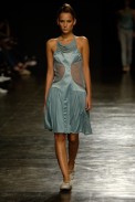 desfiles-mareunitschke-saopauloverao2006rtw-115