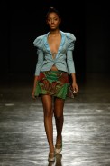desfiles-mareunitschke-saopauloverao2006rtw-118
