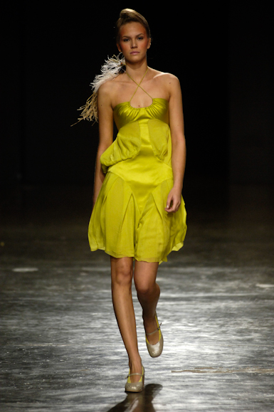 desfiles-mareunitschke-saopauloverao2006rtw-121