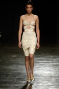 desfiles-mareunitschke-saopauloverao2006rtw-122