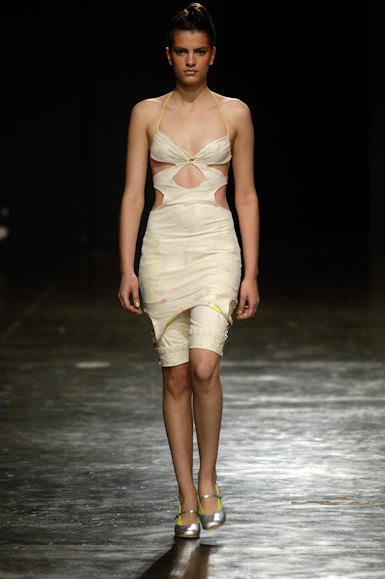 desfiles-mareunitschke-saopauloverao2006rtw-122