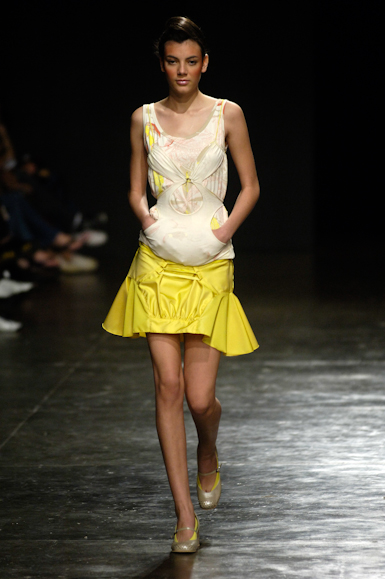 desfiles-mareunitschke-saopauloverao2006rtw-123