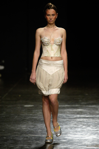 desfiles-mareunitschke-saopauloverao2006rtw-124