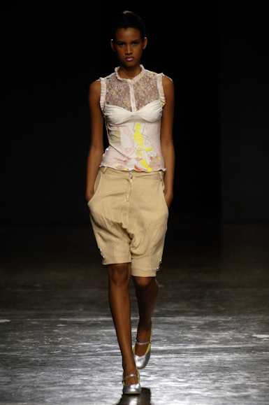 desfiles-mareunitschke-saopauloverao2006rtw-125