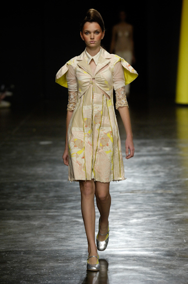 desfiles-mareunitschke-saopauloverao2006rtw-127